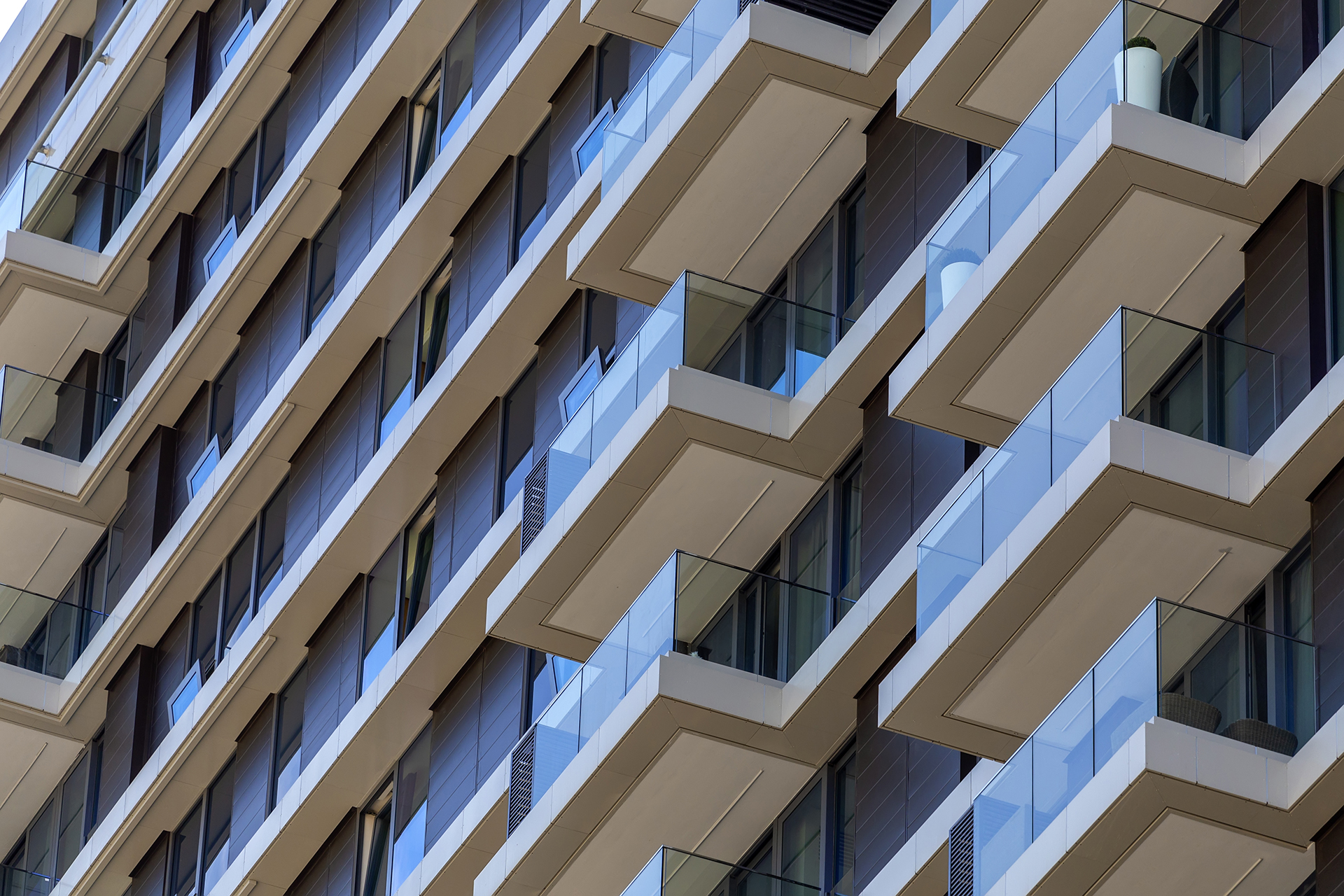 Residential large apartment blok with over 300 individual apartments and a common commercial scene on the ground floor, car parking in three basement levels in the Melbourne Suburb of Richmond