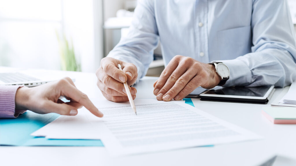 contractir and maintenance management - Performance Facility Management Executives signing and organising a facility maintenance services agreement in Melbourne