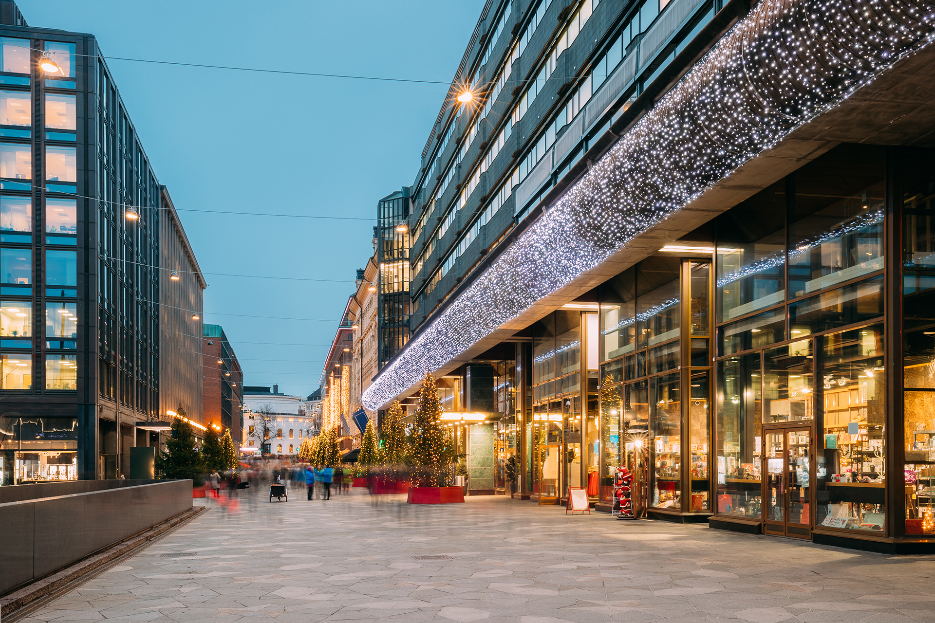 Sydney Shopping Centre on the Northern Beaches, lights oon, many people. Facility Management in Retail Shopping Centres