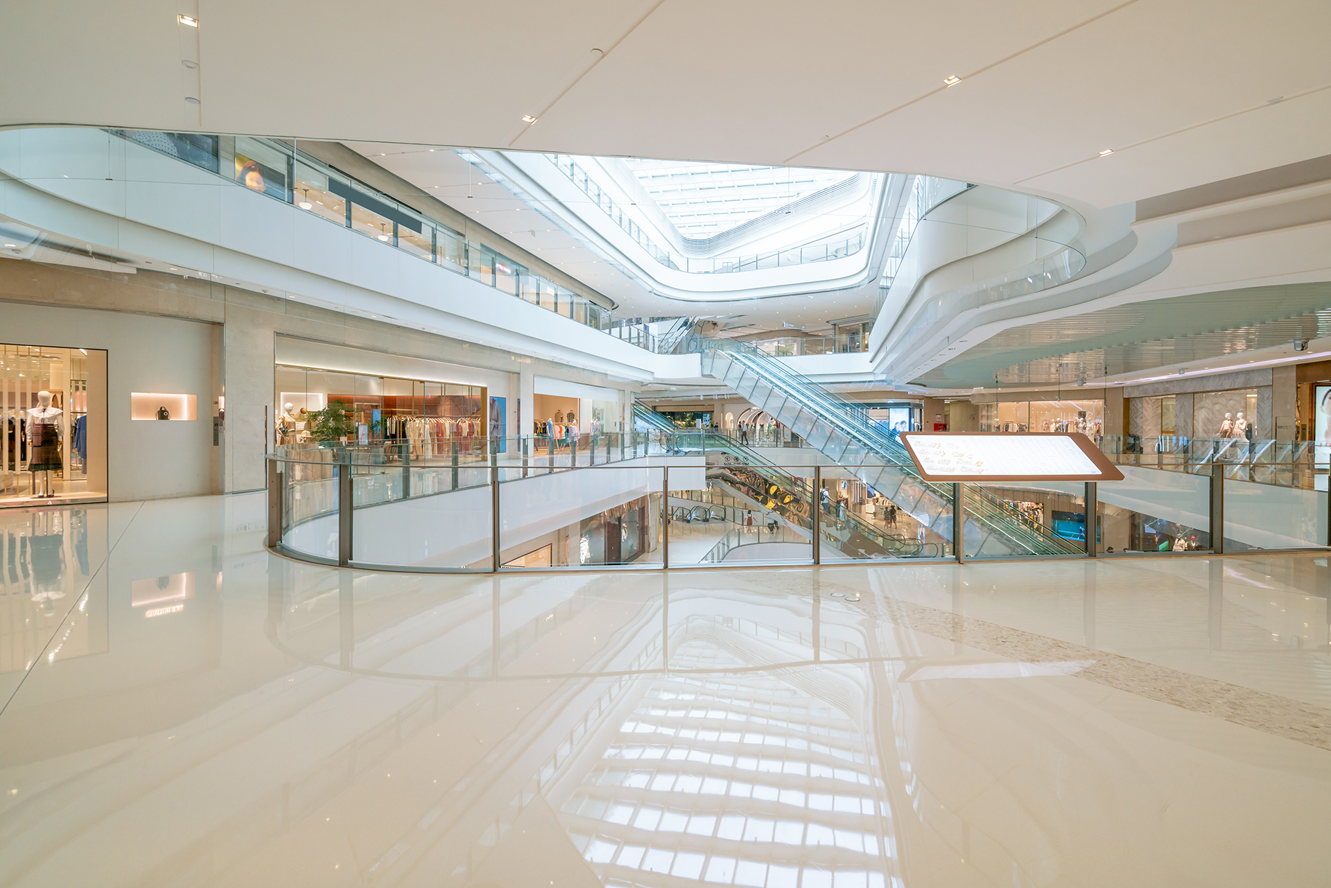 Melbourne suburb of Glenwaverly retail shopping centre, THE GLEN, facility management, Essential Services, Centre management, Building Management, Commercial Property